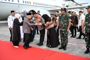 Kapolda Kepri Sambut Kedatangan Bapak Wakil Presiden Ri Di Kota Tanjung Pinang