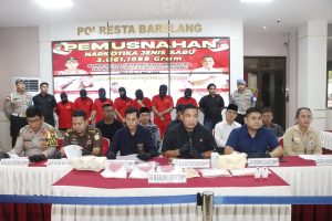 Satresnarkoba Polresta Barelang Gelar Konferensi Pers Pemusanahan Barang Bukti Narkotika Jenis Sabu Seberat 3.061,1088 Gram