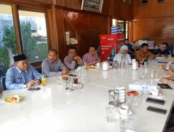 Bawaslu Kab. Padang Pariaman Adakan Rapat Koordinasi Penertiban APK Bersama Pj Bupati Drs. Rahmang, M.M. di RM Lamun Ombak