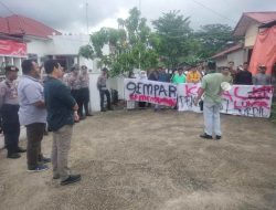 Mahasiswa GEMPAR Gelar Aksi Demonstrasi di Kantor KPU Padang