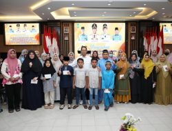 Wako Amsakar Serahkan Santunan Bagi Janda dan Yatim Piatu Keluarga Pegawai