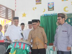 Diakhiri dengan tabuh bedug, Kepala SMAN 1 Sunggal secara resmi membuka Kegiatan Ramadhan Centre