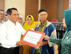 Pemkab Padang Pariaman Salurkan Bantuan Rintisan Usaha bagi 250 UMKM Terdampak Bencana Hidrometeorologi
