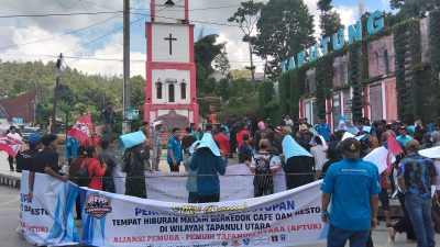 Ratusan Massa datangi Kantor Bupati Taput, Desak Penutupan Tempat hiburan malam Ilegal