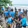Dipusatkan di Padang Pariaman, HUT Damkar, Satpol PP dan Satlinmas Sumbar Diawali Aksi Bersih Pantai