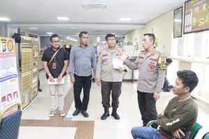 Kapolresta Barelang Meninjau Kesiapan Petugas Pelayanan SKCK di Gedung Pelayanan Publik Parama Satwika Polresta Barelang Adanya Persyaratan Pengurusan SKCK Harus Terdaftar di BPJS Kesehatan Saat Uji Coba