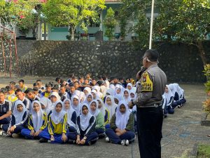 Operasi Patuh Seligi 2024 Polres Bintan, Kasat Lantas Polres Bintan Sosialisakan Tertib Berlalu Lintas Kepada Pelajar