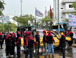 Hujan Deras Tak Halangi Tugas, Polresta Barelang Kawal Unjuk Rasa Koalisi Rakyat Batam di Graha Kepri