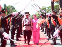 Polda Kepri Gelar Upacara Farewell dan Welcome Parade Kapolda Kepri