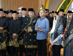 Tabur Beras Kunyit Hingga Pemasangan Tuding Manto Warnai Penyambutan Amsakar – Li Claudia