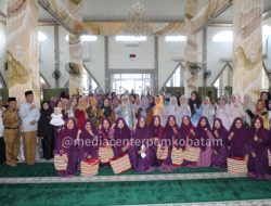 Bulan Ramadhan, Erlita Amsakar Bagikan Sembako Untuk Lansia