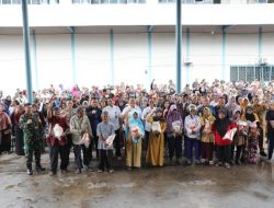 Walikota Amsakar Serahkan 2.200 Paket Sembako Gratis dari Utama Group Batam