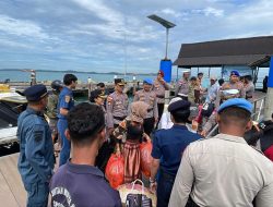 Mudik Aman Keluarga Nyaman, Kapolres Bintan bagikan Tiket Mudik Gratis
