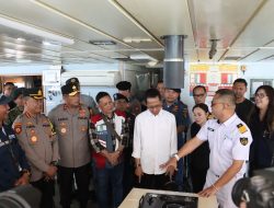 Mudik Aman dan Keluarga Nyaman, Kapolresta Barelang Dampingi Kapolda Kepri Tinjau Keberangkatan Kapal di Batam
