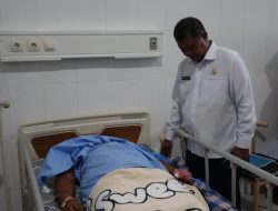 Tiba di Nabire, Dirjenpas Langsung Sambangi Petugas Lapas Yang Terluka