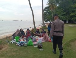 Polsek Sekupang Berikan Himbauan di Pantai Tanjung Pinggir Jelang Libur Idul Adha 1446 H