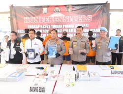 Kapolda Kepri Konferensi Pers Pengungkapan Kasus Tindak Pidana Korupsi Proyek Revitalisasi Dermaga Mengakibatkan Kerugian Negara Sebesar RP30,6 Miliar