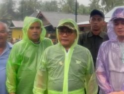 Bupati JKA Tak Kuasa Tahan Sedih Saksikan Jembatan Koto Buruk Putus, Serukan Evakuasi Massal Warga