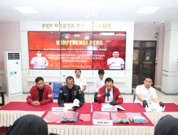 Polresta Barelang Gelar Konferensi Pers Pengungkapan Kasus Pengeroyokan dan Pencurian di Lubuk Baja