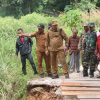 Respons Cepat Bupati Tapanuli Utara, Tinjau Jembatan Putus dan Temui Warga Garoga ‎
