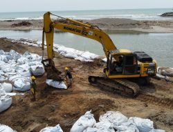 John Kenedy Azis: Pemerintah Tak Pernah Berhenti Cari Solusi Banjir di Kampuang Galapuang dan Muaro Ulakan