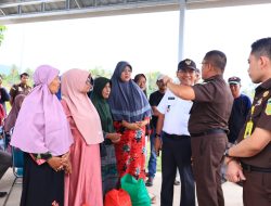 Bupati JKA Apresiasi Kepedulian Wakajati Sumbar, Salurkan Bantuan untuk Warga Huntara Asam Pulau dan Batang Anai