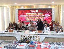 Kapolda Kepri Pimpin Konferensi Pers Pengungkapan Pencurian Fasilitas Publik yang Meresahkan Masyarakat Batam