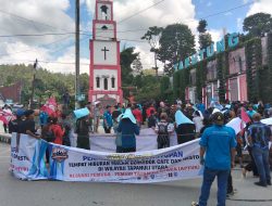 Ratusan Massa datangi Kantor Bupati Taput, Desak Penutupan Tempat hiburan malam Ilegal