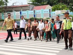 Aksi Li Claudia Dampingi Siswa Menyeberang, ZoSS SDN 001 Batam Kota Dimanfaatkan