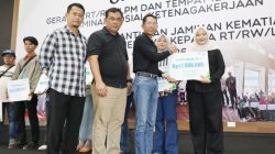 10 Ahli Waris Terima Santunan Rp420 Juta, Amsakar: Bukti Nyata Perlindungan Sosial untuk RT dan RW