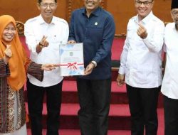 DPRD Kota Batam Gelar Paripurna dengan Tiga Agenda, Wali Kota Amsakar Sampaikan Perubahan Perda Pengelolaan Persampahan Melalui Mekanisme Kumulatif Terbuka