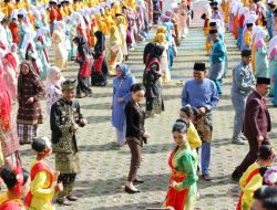 Amsakar-Li Claudia Menari Zapin Ngenang Bersama 5.120 Pelajar Memeriahkan Hardiknas 2026