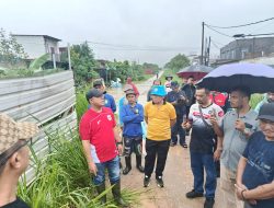 Ketua DPRD Kepri Bersama Masyarakat Sekupang Gelar Gotong Royong dan Senam Bersama di Tiban Indah