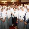Amsakar-Li Claudia Perluas Beasiswa Batam untuk Anak Hinterland dan Keluarga Tidak Mampu