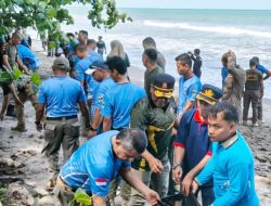 Dipusatkan di Padang Pariaman, HUT Damkar, Satpol PP dan Satlinmas Sumbar Diawali Aksi Bersih Pantai