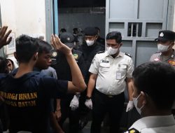 Kalapas Batam Pimpin Razia Gabungan, APH dan Satopspatnal Sisir Kamar Hunian Warga Binaan