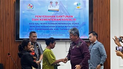 Pemkab Tapanuli Utara Serahkan Santunan Korban Kebakaran Hutatinggi