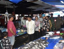 Bupati JKA Sidak Pasar Pakandangan, Pantau Harga Pangan dan Siapkan Revitalisasi Pasar