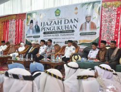 ‎Sebanyak 8 Tuanku dan Ustadzah Ponpes Nurul Yaqin Sadaniyyah di Kukuhkan, Wabup Rahmat Berharap Lulusan Jadi Penyebar Kebaikan