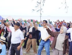 Meriah dan Penuh Energi, Senam Sehat Guncang Kampung Nelayan Merah Putih Ketaping
