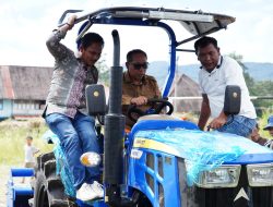 Gebrakan Nyata Pemkab Taput: Kunker di Pangaribuan, Bupati JTP Hutabarat Salurkan Bantuan Masif dan Pastikan Perbaikan Infrastruktur