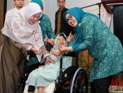 Sentuhan Kepedulian Erlita Amsakar, 30 Penyandang Disabilitas Batam Terima Bantuan Kursi Roda