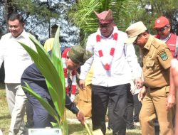 Padang Pariaman Jadi Titik Awal Gerakan Tobat Ekologis Nasional, Menteri LH Tanam Mangrove dan Kelapa