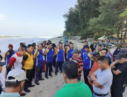 Jelang Barefoot Running 2026, Bupati JKA Pimpin Gotong Royong Bersihkan Kawasan Pantai Katapiang