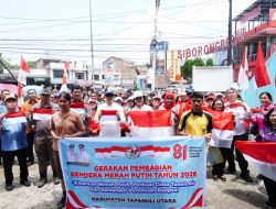 Pupuk Nasionalisme, Pemkab Tapanuli Utara Bagikan 1.814 Bendera Merah Putih di Siborong-borong