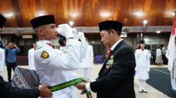 Kukuhkan 17 Anggota Paskibraka, Bupati Taput Dorong Pembentukan Karakter Generasi Muda ‎
