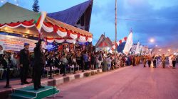 Lautan Cahaya dan Pesta Kembang Api Warnai Semarak Malam Taptu HUT ke-81 RI di Tarutung