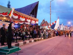 Lautan Cahaya dan Pesta Kembang Api Warnai Semarak Malam Taptu HUT ke-81 RI di Tarutung