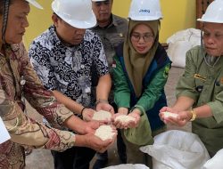 Pastikan Beras Layak dan Sesuai Takaran, Pemkab Padang Pariaman Lakukan Pemeriksaan di Bulog