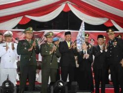 Wakil Ketua III DPRD Kota Batam Ikut Lepas Pawai Obor HUT ke-81 RI, Apresiasi Semangat Peserta
